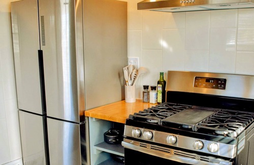 Michigan City Casa | Cozy House: 5 min drive to beach-zoo-restaurants-casino-brewery-train to Chicago