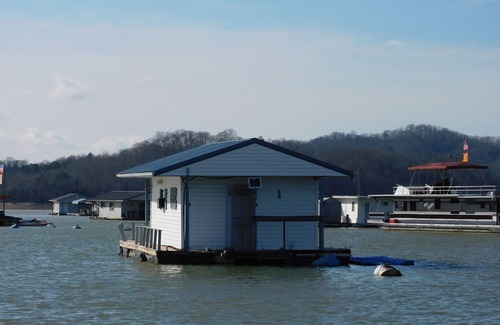 New Tazewell Alquiler De Eote | Cozy house boat in enchanting New Tazewell on Norris Lake with AC, WiFi