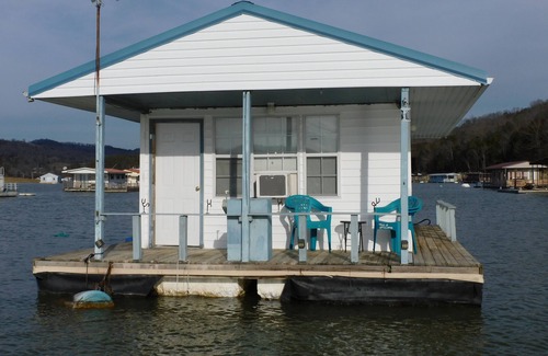 New Tazewell Alquiler De Eote | Cozy house boat in enchanting New Tazewell on Norris Lake with AC, WiFi