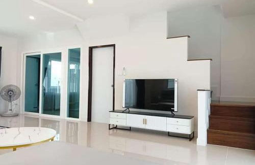 Thep Kasattri Casa | Cozy House by Cody One