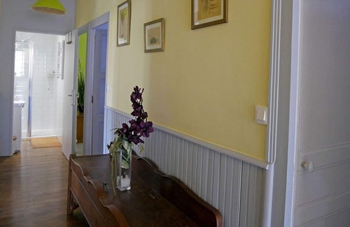 Saint-Martial-de-Valette Casa | cozy house by the river in a green environment