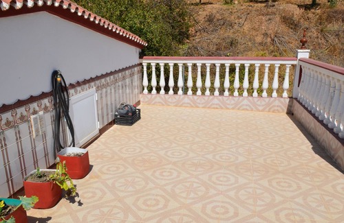 Almayate Bajo Cabaña | Acogedora casa rural en Almayate, 15 min. a pie hasta la playa.
