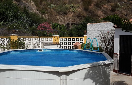 Almayate Bajo Cabaña | Acogedora casa rural en Almayate, 15 min. a pie hasta la playa.