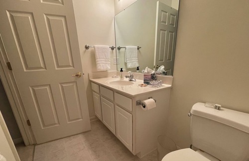 Milford Condominio | Cozy House close to the beach, shopping centers and DE Turf. Pet friendly.