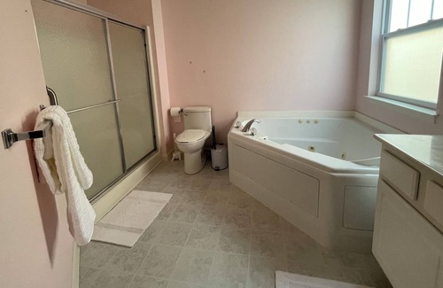 Milford Condominio | Cozy House close to the beach, shopping centers and DE Turf. Pet friendly.