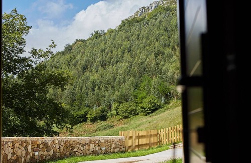 Collia Villa | Acogedora casa dividida en apartamentos, en Cangas de Onís