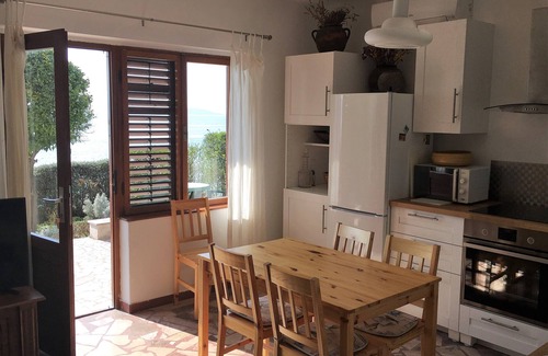 Gradac Casa | 1ª fila de playa: toda la casa con excelente ubicación y vista