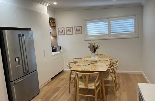 Forresters Beach Casa | Cozy House in Forresters Beach - modern interiors