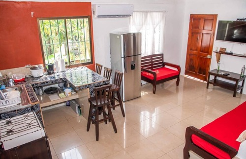 Quepos Casa | Cozy house in charming Quepos with AC, WiFi
