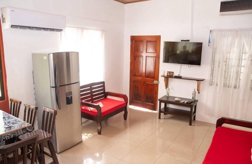 Quepos Casa | Cozy house in charming Quepos with AC, WiFi