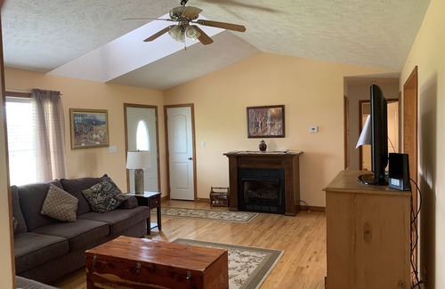Compton Casa | Cozy house in Compton, AR