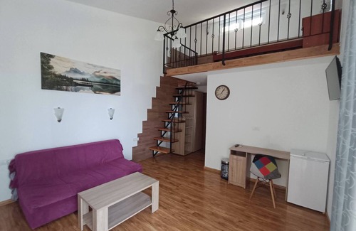 Susanj Casa | Acogedora casa en un pinar