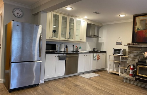Lakeview Casa | Cozy house in quiet neighborhood
