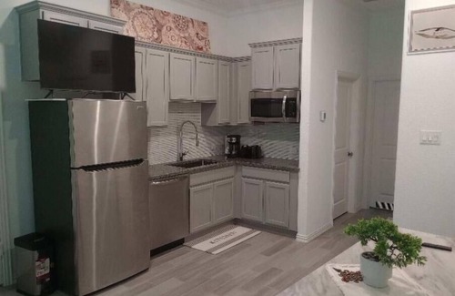 Richmond Casa | Cozy House in Richmond, Modern Amenities, Pet-Friendly, Community Pool and Gym!