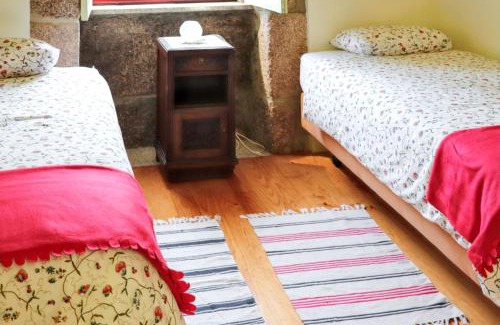 Faia Casa | Cozy House in Seia with Fireplace