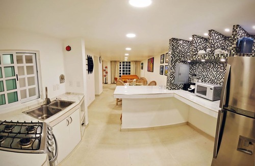Granjas del Marqués Villa | Hermosa casa recién remodelada cerca de la playa.