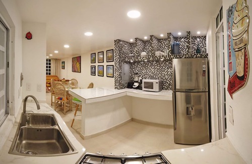 Granjas del Marqués Villa | Hermosa casa recién remodelada cerca de la playa.