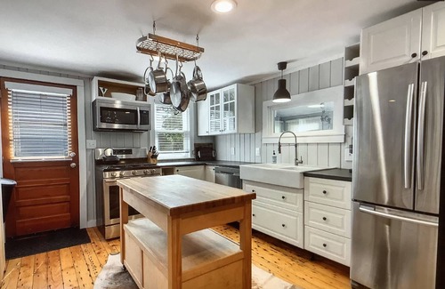 St. Albans Casa | Cozy house on Lake Champlain, sunsets, dog friendly, 1.5 bath, kayaks, mooring