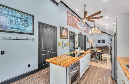 Greenville Casa | Cozy House on the Hill-Flexible Term for Traveling Professionals