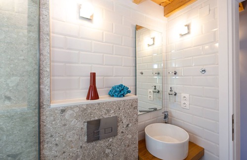 Liapades Casa | Cozy house on the village square, away from the crowds and yet right in the middle