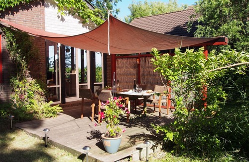 Bielenberg Casa | Acogedora casa justo en el dique, con un gran y soñador jardín de manzanas