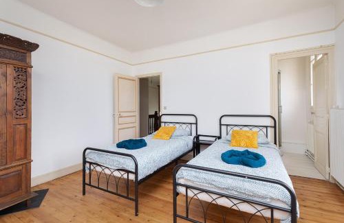 Limeil-Brevannes Casa | Cozy house with garage & large garden, PARIS Center 30min RER A, Orly airport