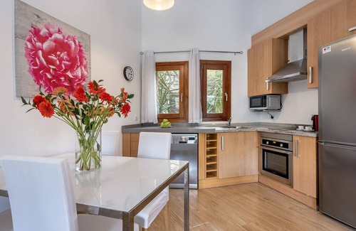 Crestatx Chalet De Esquí | Acogedora casa con jardín y piscina privada en una urbanización tranquila