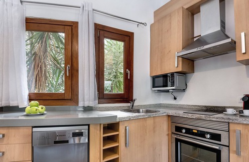Crestatx Chalet De Esquí | Acogedora casa con jardín y piscina privada en una urbanización tranquila