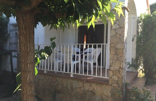 L'Escala Chalet De Esquí | Casa MONTSERRAT I, acogedora con jardín y barbacoa cerca de la playa