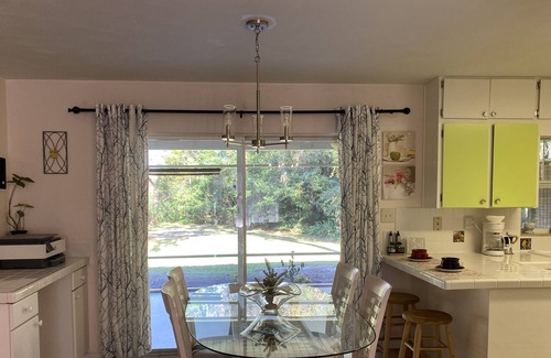 Ridge Manor Casa | Cozy House with Large Backyard—3 miles from I-75!