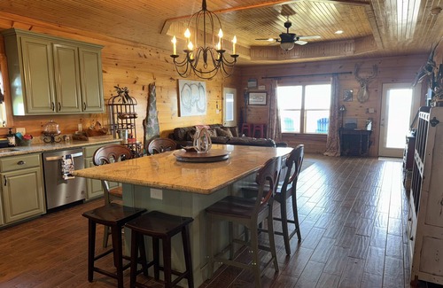 Holly Beach Casa | Cozy House with Ocean view perfect for big groups. Pet friendly!