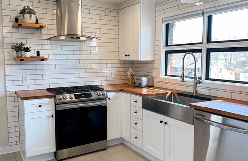 Elizabethtown Casa | Cozy house with ping pong table and outdoor entertainment area