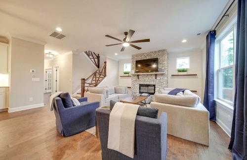 Belmont Casa | Cozy Immaculate 4-BR Modern Farmhouse Retreat