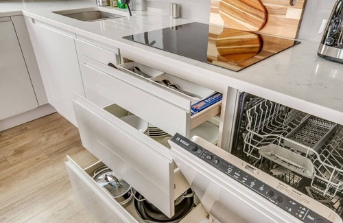 Camden Town with Primrose Hill Apartamento | Cozy in Camden Town | Balcony