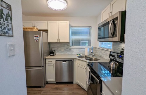 South Lamar Casa | Cozy in Heart of S. Lamar