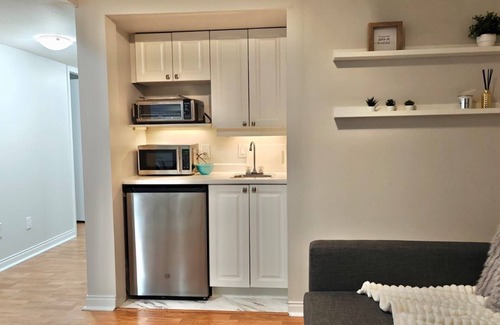 Upper Lonsdale Casa | Cozy in home Suite in Upper Lonsdale, footsteps away from it all