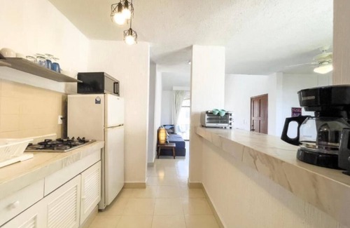 Puerto Juárez Apartamento | Cozy in hotel complex with beach