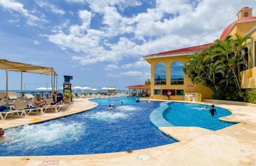 Puerto Juárez Apartamento | Cozy in hotel complex with beach