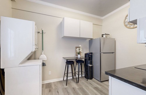Perris Casa | Cozy In-Law Home with pool and hot tub access, WiFi, and modern appliances