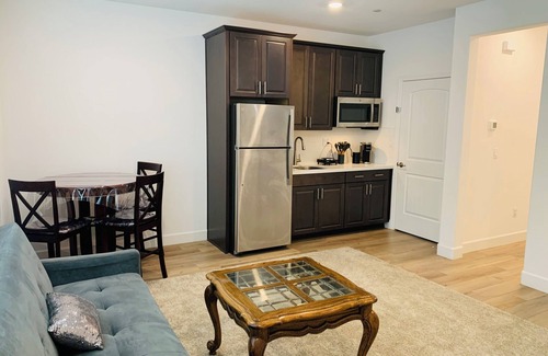 Antelope Casa | Cozy in law suite in Antelope with WiFi, AC, street parking, washer dryer