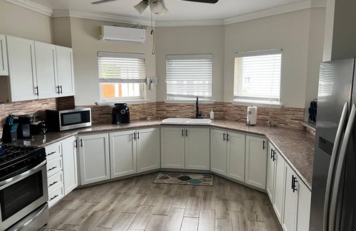 Downtown Nassau Casa | Cozy in paradise. 5 minutes from the beach, Fish Fry, and downtown Bay Street.