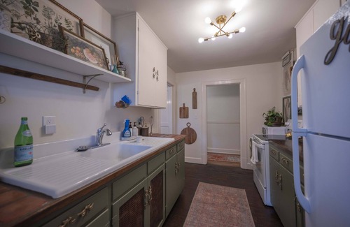 Murfreesboro Casa | Cozy in the city...blocks to MTSU & 1 mile stroll down Main to historic Square