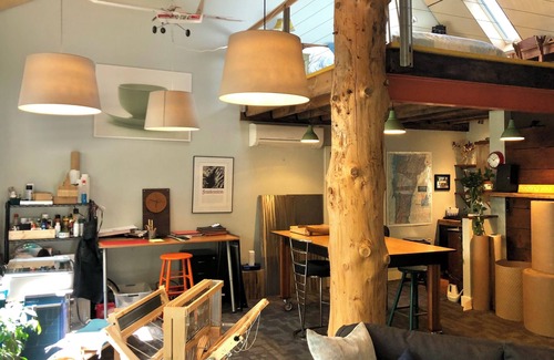 Manchester Center Apartamento | Cozy In Town Manchester Studio w/ Loft Bedroom.