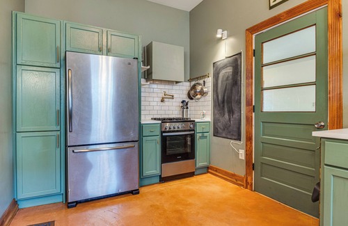 Fountain Square Cabaña | Cozy Indianapolis Vacation Rental w/ Micro Farm!