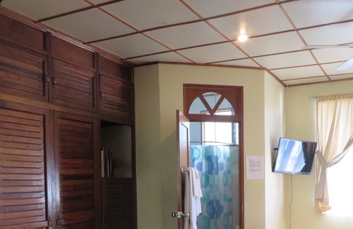 San Pedro Apartamento | Cozy Inn Apt 3: ubicado en una zona residencial central, en un edificio seguro