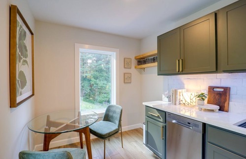 Bakersville Cabaña | Cozy & intimate cottage w/Luxurious Hot Tub at Blue Ridge Mountains countryside