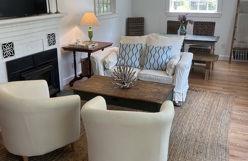 Peaks Island Casa | Cozy Island Retreat / Sleeps 6 / Large Outdoor Space / Firepit / 2 Bikes