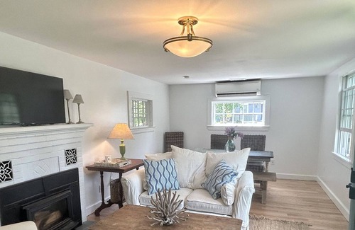 Peaks Island Casa | Cozy Island Retreat / Sleeps 6 / Large Outdoor Space / Firepit / 2 Bikes