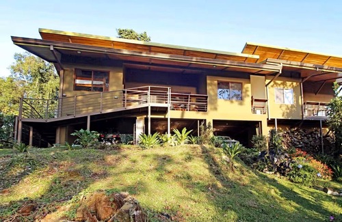 Arenal Villa | Cozy Jungle Hideaway with Lake Views