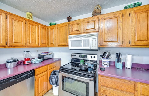 Bethelridge Casa | Cozy Kentucky Getaway w/ Panoramic Farm Views!